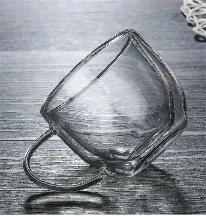 Caneca Minimalista de Vidro Borosilicato Resistente ao Calor e Parede Dupla Casamarella