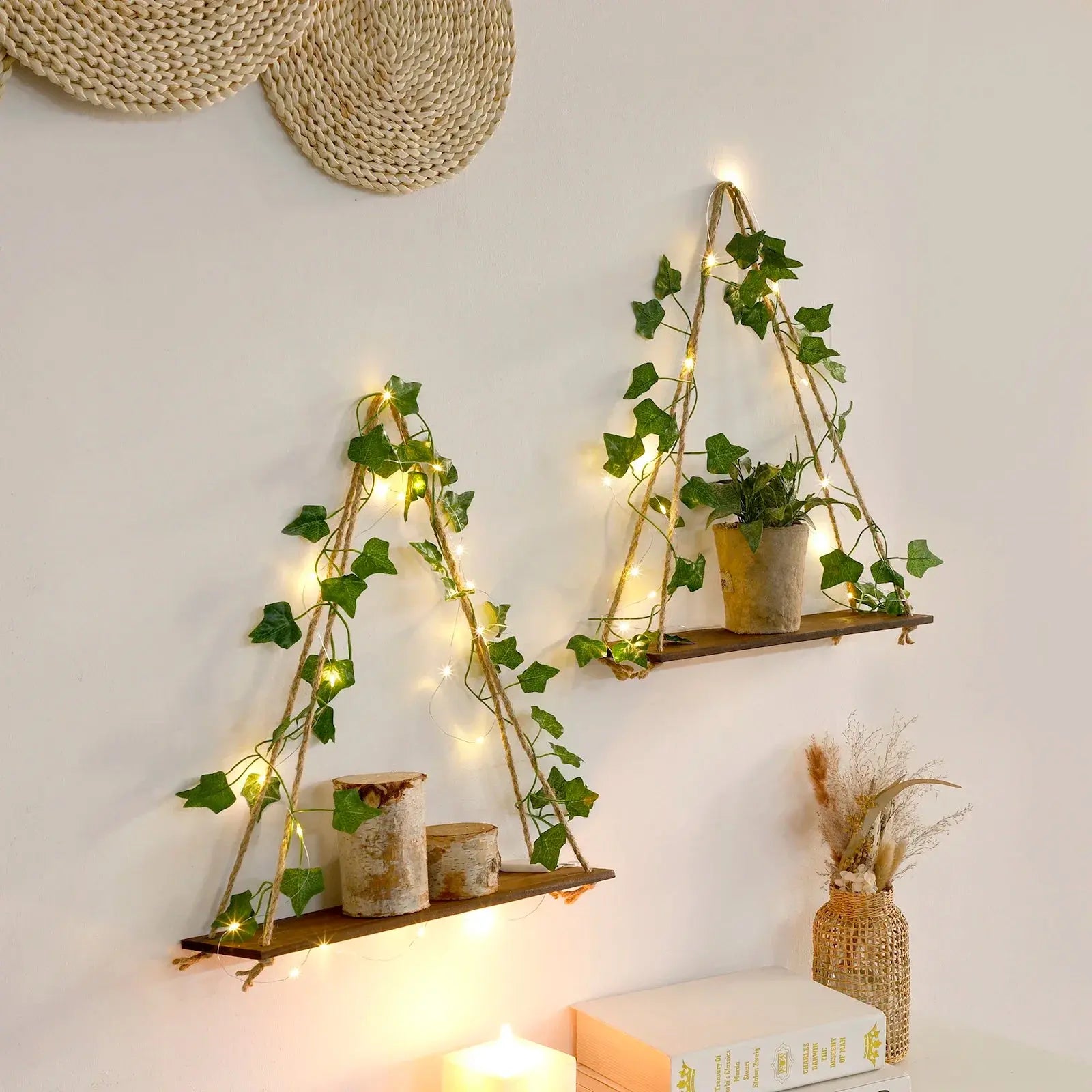 Prateleira de Corda Triangular com Luzes Decorativas e Folhagens Casamarella