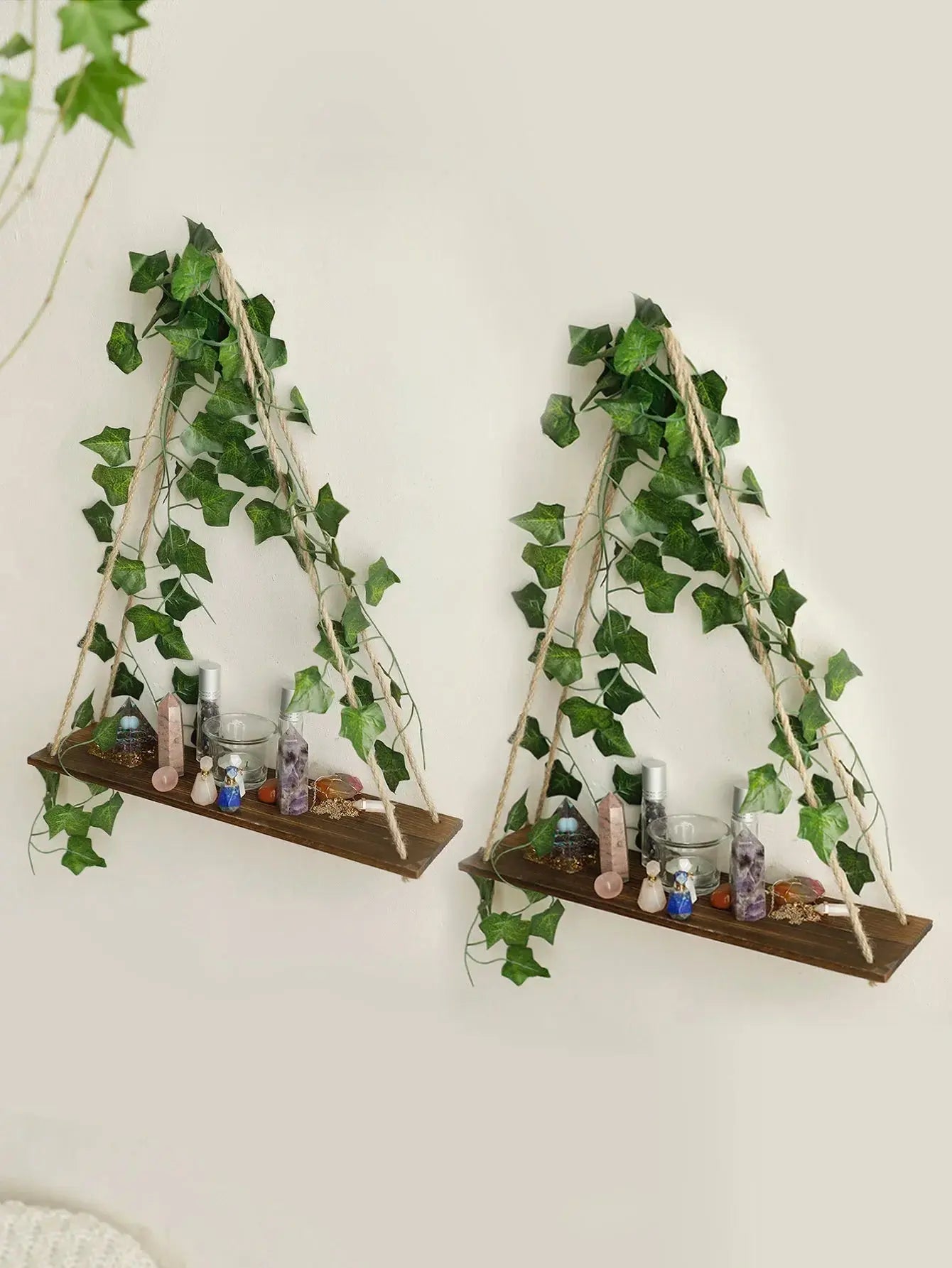 Prateleira de Corda Triangular com Luzes Decorativas e Folhagens Casamarella
