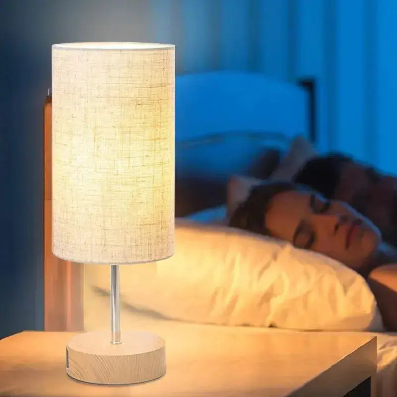 Abajur de Cabeceira Cilíndrico  LED com Base de Madeira Casamarella
