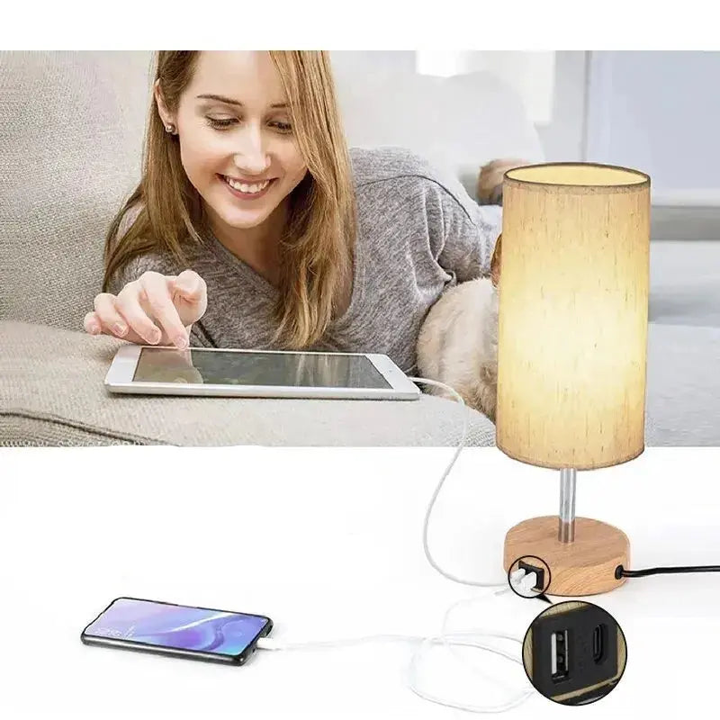 Abajur de Cabeceira Cilíndrico  LED com Base de Madeira Casamarella