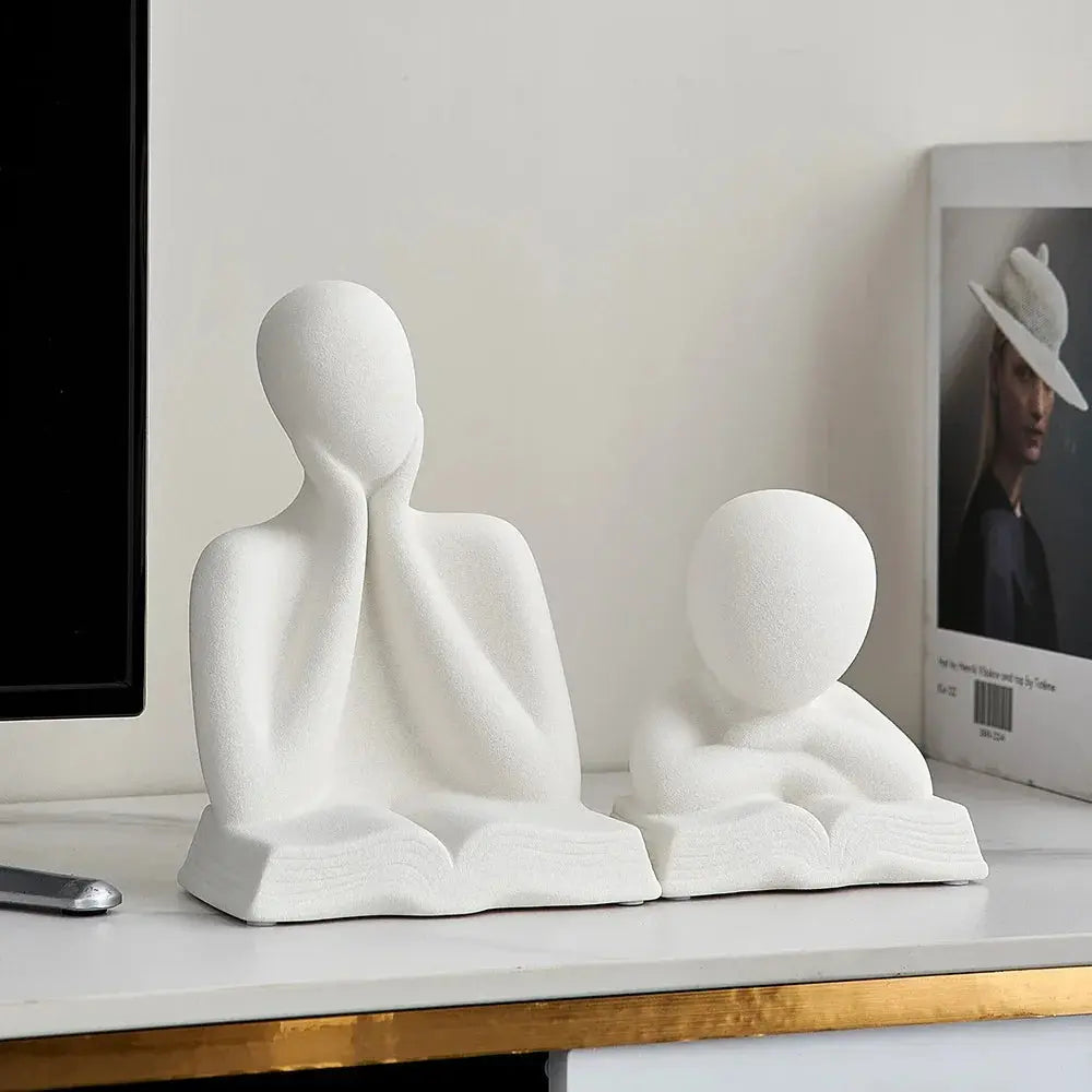 Estatueta Decorativa Pais e Filhos Leitores Casamarella