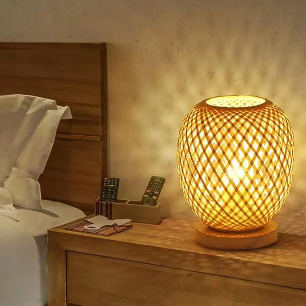 Luminária de Mesa com Trançado de Bambu Casamarella