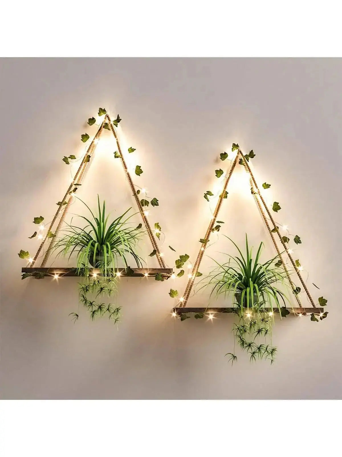 Prateleira de Corda Triangular com Luzes Decorativas e Folhagens Casamarella
